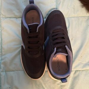 Vionic sneakers size 9